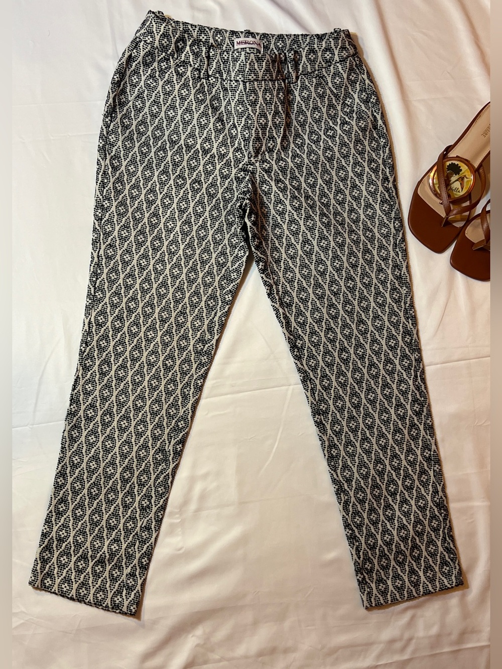 Black and White Geo-Print Cropped Pants
